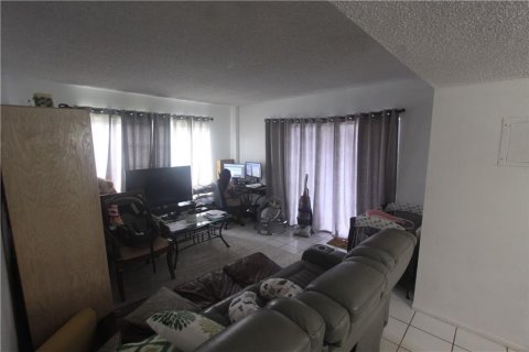 Condo in Lauderhill, Florida, 2 bedrooms  № 947906 - photo 14