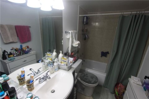 Condo in Lauderhill, Florida, 2 bedrooms  № 947906 - photo 9