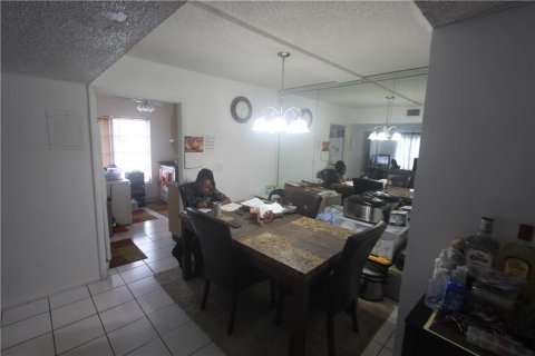 Condo in Lauderhill, Florida, 2 bedrooms  № 947906 - photo 13