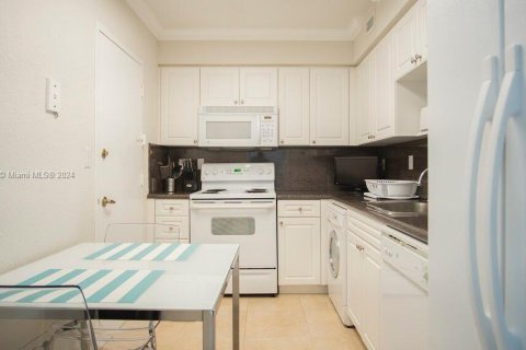 Condo in Hollywood, Florida, 1 bedroom  № 1180336 - photo 12