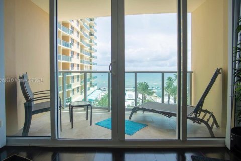 Condominio en alquiler en Hollywood, Florida, 1 dormitorio, 69.21 m2 № 1180336 - foto 6