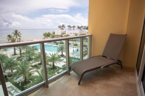 Condo in Hollywood, Florida, 1 bedroom  № 1180336 - photo 8