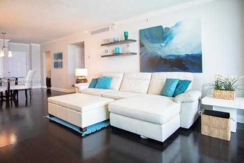 Condo in Hollywood, Florida, 1 bedroom  № 1180336 - photo 4