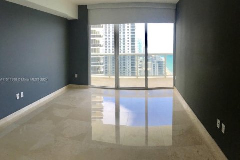 Condominio en venta en Hallandale Beach, Florida, 3 dormitorios, 144.37 m2 № 944282 - foto 16