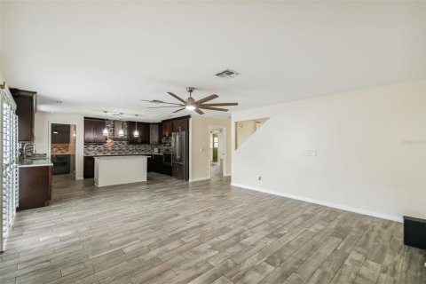 House in Orlando, Florida 6 bedrooms, 282.42 sq.m. № 1422535 - photo 8