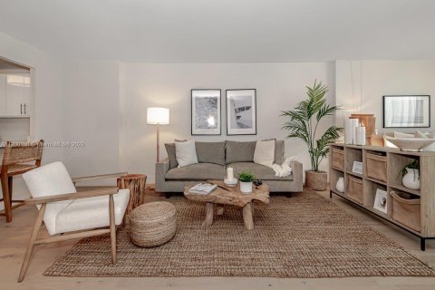 Condominio en alquiler en Miami Beach, Florida, 70.61 m2 № 7307 - foto 5