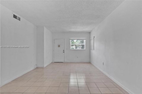 Apartment in Miami, Florida 2 bedrooms, 76.64 sq.m. № 1393649 - photo 7