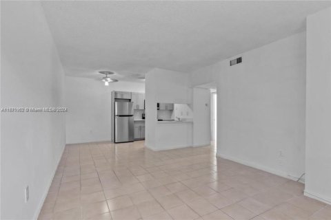 Apartment in Miami, Florida 2 bedrooms, 76.64 sq.m. № 1393649 - photo 1