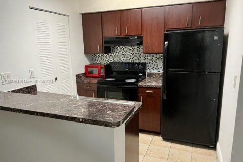 Condo in Pompano Beach, Florida, 1 bedroom  № 1393645 - photo 1