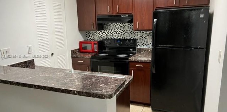 Condo in Pompano Beach, Florida, 1 bedroom  № 1393645