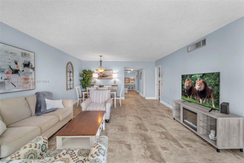 Copropriété à louer à Pompano Beach, Floride: 3 chambres, 130.99 m2 № 1310379 - photo 4