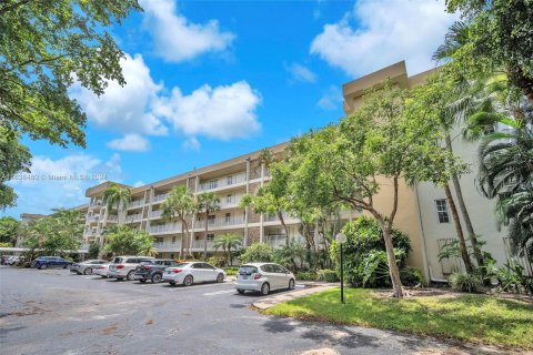 Condo in Pompano Beach, Florida, 3 bedrooms  № 1310379 - photo 25