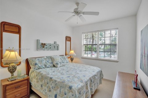 Townhouse in Lauderdale-by-the-Sea, Florida 3 bedrooms, 171.5 sq.m. № 1099753 - photo 15