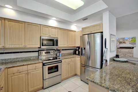 Townhouse in Lauderdale-by-the-Sea, Florida 3 bedrooms, 171.5 sq.m. № 1099753 - photo 10