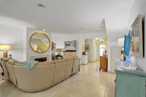 Townhouse in Lauderdale-by-the-Sea, Florida 3 bedrooms, 171.5 sq.m. № 1099753 - photo 7