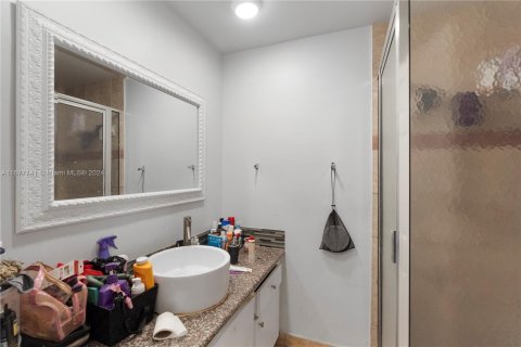 Condo in Miami, Florida, 2 bedrooms  № 1404115 - photo 26