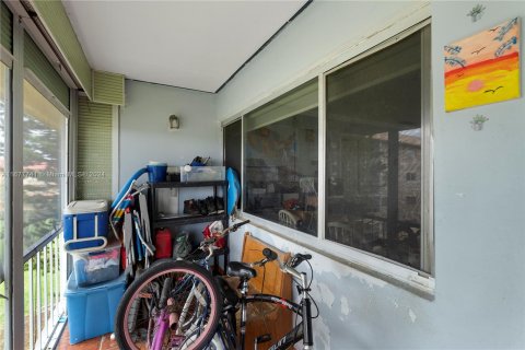 Condo in Miami, Florida, 2 bedrooms  № 1404115 - photo 22