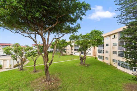 Condo in Miami, Florida, 2 bedrooms  № 1404115 - photo 21