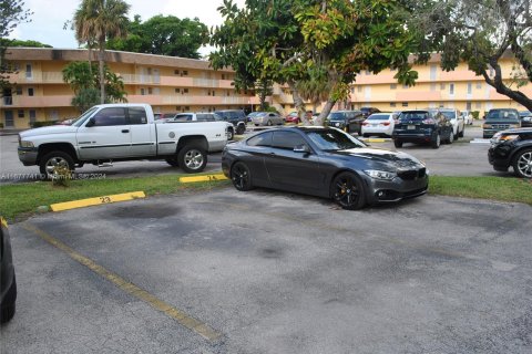 Condo in Miami, Florida, 2 bedrooms  № 1404115 - photo 13