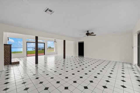 House in Punta Gorda, Florida 3 bedrooms, 269.42 sq.m. № 1286324 - photo 19