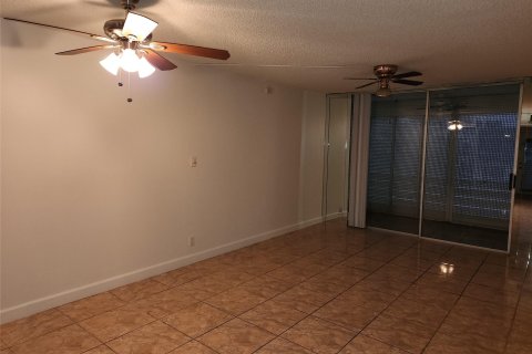 Condominio en venta en Sunrise, Florida, 1 dormitorio, 59.46 m2 № 1227917 - foto 11