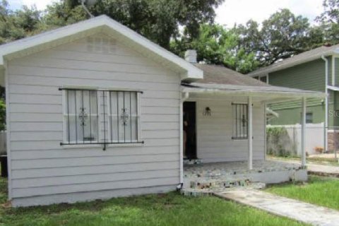 House in Tampa, Florida 3 bedrooms, 110.65 sq.m. № 1407137 - photo 1