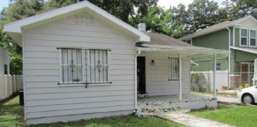 House in Tampa, Florida 3 bedrooms, 110.65 sq.m. № 1407137