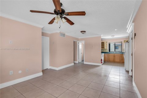 Condo in Hialeah, Florida, 2 bedrooms  № 1393605 - photo 3