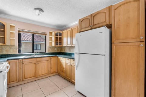 Condo in Hialeah, Florida, 2 bedrooms  № 1393605 - photo 6