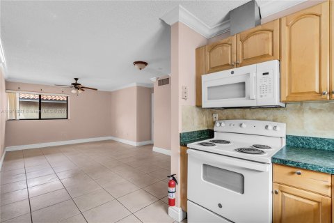 Condo in Hialeah, Florida, 2 bedrooms  № 1393605 - photo 5