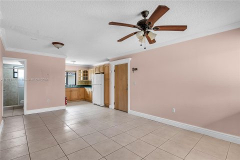 Condo in Hialeah, Florida, 2 bedrooms  № 1393605 - photo 4