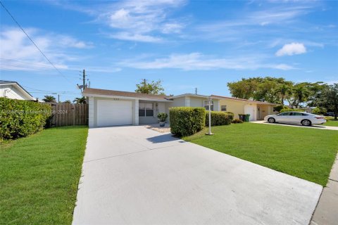 Villa ou maison à vendre à Dania Beach, Floride: 2 chambres, 102.94 m2 № 1207063 - photo 29