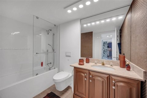 Condo in Miami Beach, Florida, 1 bedroom  № 1316583 - photo 14