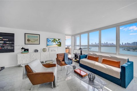 Condo in Miami Beach, Florida, 1 bedroom  № 1316583 - photo 2