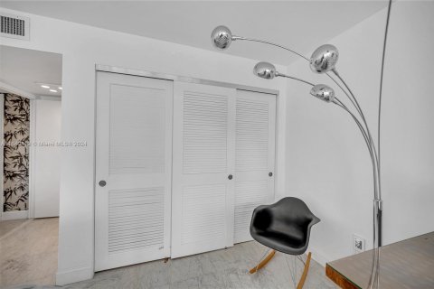 Condo in Miami Beach, Florida, 1 bedroom  № 1316583 - photo 20