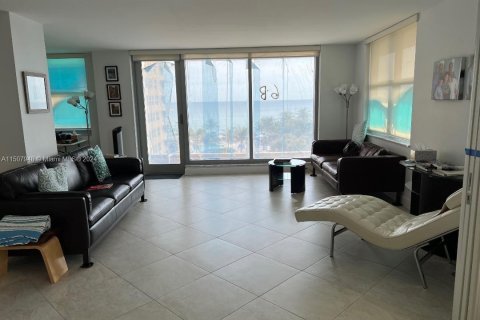 Condominio en venta en Hallandale Beach, Florida, 2 dormitorios, 210.05 m2 № 929702 - foto 19