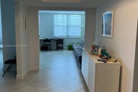 Condominio en venta en Hallandale Beach, Florida, 2 dormitorios, 210.05 m2 № 929702 - foto 11