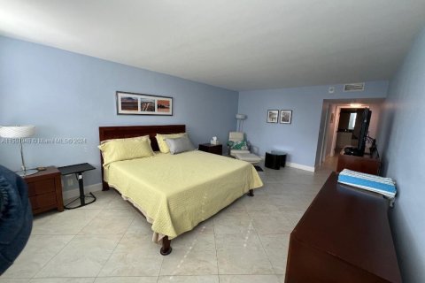 Condominio en venta en Hallandale Beach, Florida, 2 dormitorios, 210.05 m2 № 929702 - foto 24