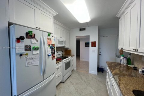 Condominio en venta en Hallandale Beach, Florida, 2 dormitorios, 210.05 m2 № 929702 - foto 12