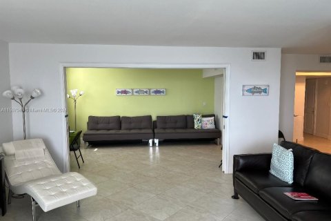 Condominio en venta en Hallandale Beach, Florida, 2 dormitorios, 210.05 m2 № 929702 - foto 22