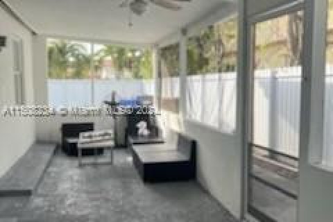 Купить виллу или дом в Норт-Майами-Бич, Флорида 4 спальни, 118.54м2, № 929707 - фото 6