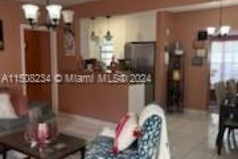 Купить виллу или дом в Норт-Майами-Бич, Флорида 4 спальни, 118.54м2, № 929707 - фото 18