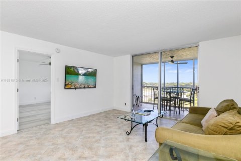 Condo in Deerfield Beach, Florida, 2 bedrooms  № 1292439 - photo 10