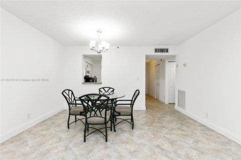 Copropriété à vendre à Deerfield Beach, Floride: 2 chambres, 99.41 m2 № 1292439 - photo 14