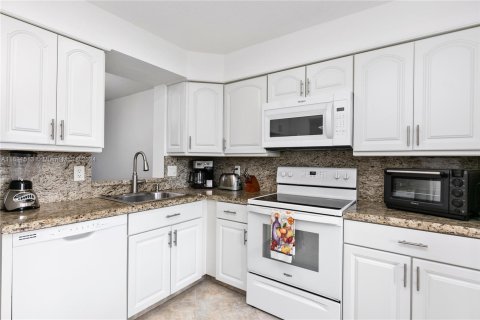 Copropriété à vendre à Deerfield Beach, Floride: 2 chambres, 99.41 m2 № 1292439 - photo 18