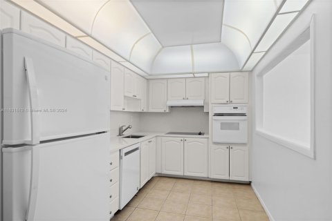 Condo in Sunny Isles Beach, Florida, 2 bedrooms  № 1292438 - photo 8