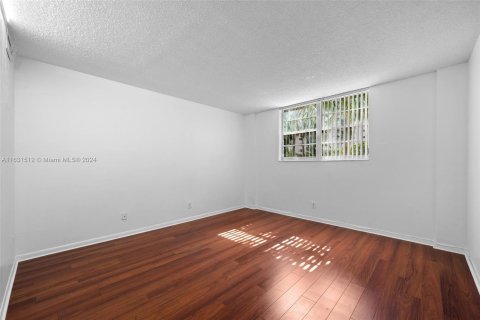 Copropriété à vendre à Sunny Isles Beach, Floride: 2 chambres, 141.68 m2 № 1292438 - photo 12