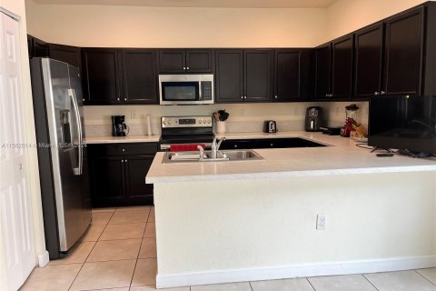 Townhouse in Hialeah, Florida 3 bedrooms, 154.96 sq.m. № 1097040 - photo 12