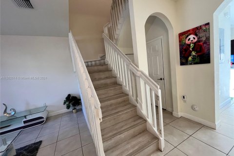 Townhouse in Hialeah, Florida 3 bedrooms, 154.96 sq.m. № 1097040 - photo 8