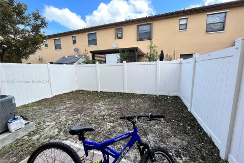 Townhouse in Hialeah, Florida 3 bedrooms, 154.96 sq.m. № 1097040 - photo 11